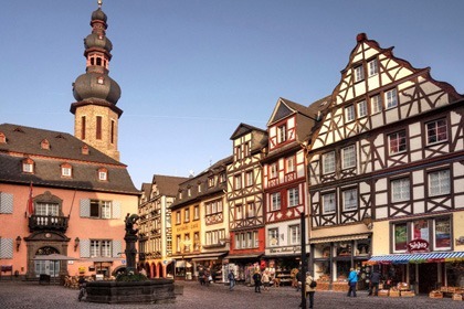 Marktplein met vakwerkhuizen