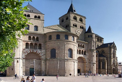 Dom St-Peter is de oudste bisschopskerk in Duitsland