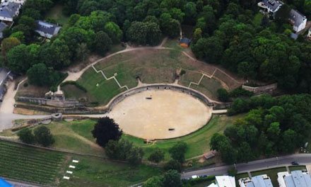 Het amfitheatervanuit de lucht gezien 